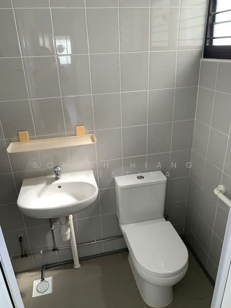 673 Hougang Avenue 8, 673 Hougang Avenue 8, 2 Bedrooms, 688 sqft, HDB Flat For Rent, by Soh Ah Hiang Christina, 500071965 - Bathroom - PropertyGuru.com.sg