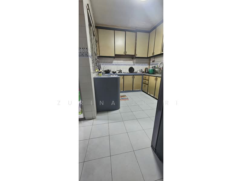273 Pasir Ris Street 21 HDB Flat For Sale at S$ 700,000 | PropertyGuru Singapore - Kitchen
