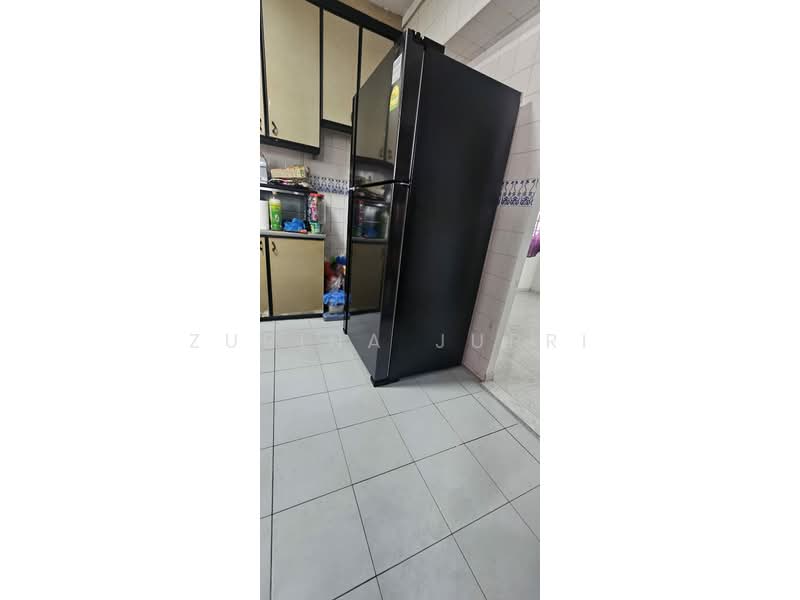 273 Pasir Ris Street 21 HDB Flat For Sale at S$ 700,000 | PropertyGuru Singapore - Kitchen