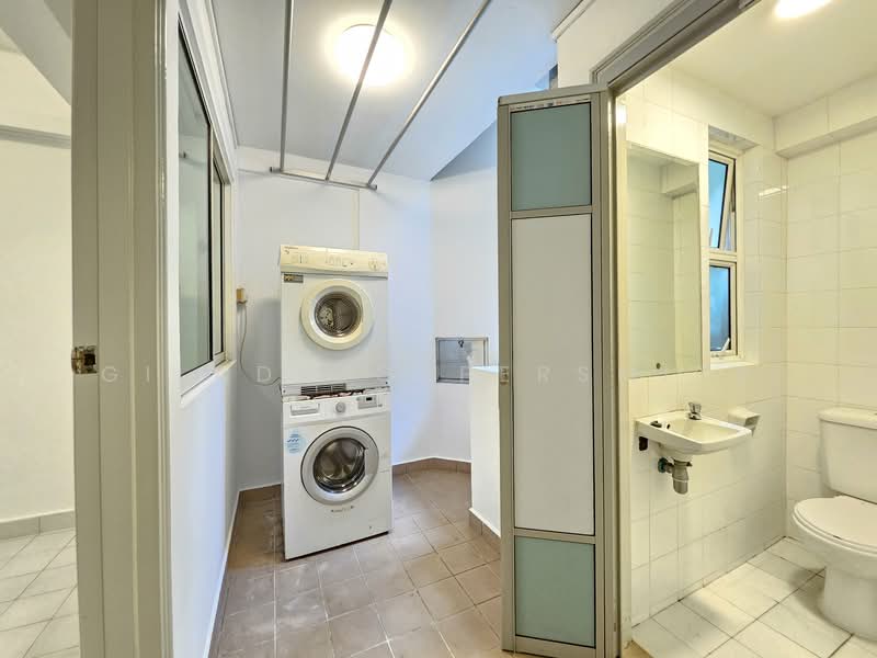 Royal Palm Mansions, 330 Pasir Panjang Road, 4 Bedrooms, 1,227 sqft, Condominium For Rent, by Gilad Coppersmith, 500072009 - Bathroom - PropertyGuru.com.sg