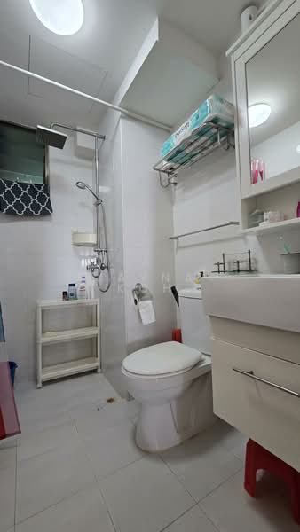 Orchid Park Condominium Condominium For Sale at S$ 1,380,000 | PropertyGuru Singapore - Bathroom