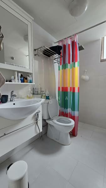 Orchid Park Condominium Condominium For Sale at S$ 1,380,000 | PropertyGuru Singapore - Bathroom