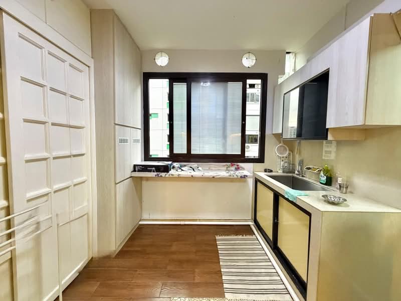 520 Serangoon North Avenue 4 HDB Flat For Sale at S$ 1,000,000 | PropertyGuru Singapore - Kitchen