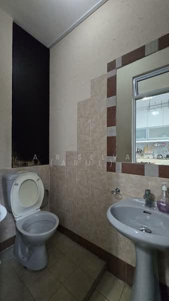 Lakepoint Condo Condominium For Sale at S$ 2,720,000 | PropertyGuru Singapore - Bathroom