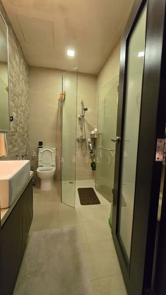 Lakepoint Condo Condominium For Sale at S$ 2,720,000 | PropertyGuru Singapore - Bathroom