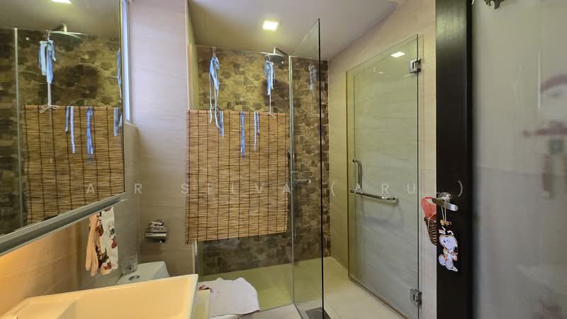 Lakepoint Condo Condominium For Sale at S$ 2,720,000 | PropertyGuru Singapore - Bathroom