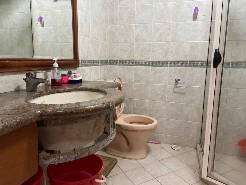 Guilin View, 20 Bukit Batok Street 52, 3 Bedrooms, 1,281 sqft, Condominium For Rent, by Annamalai ., 500072042 - Bathroom - PropertyGuru.com.sg