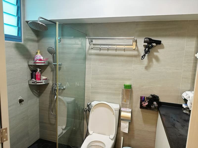 188 Punggol Central, 188 Punggol Central, 3 Bedrooms, 1,378 sqft, HDB Flat For Rent, by Daniel Liu, 500072044 - Bathroom - PropertyGuru.com.sg