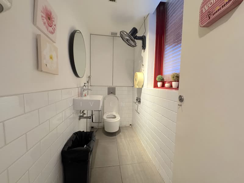 F&B @ Tras Street, Keong Saik Road/ Mosque Street/ Pagoda Street, 4,500 sqft, Food & Beverage For Rent, by Vivien Tan, 500072057 - Bathroom - CommercialGuru.com.sg