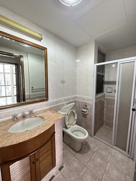 The Bayshore Condominium For Sale at S$ 1,890,000 | PropertyGuru Singapore - Bathroom