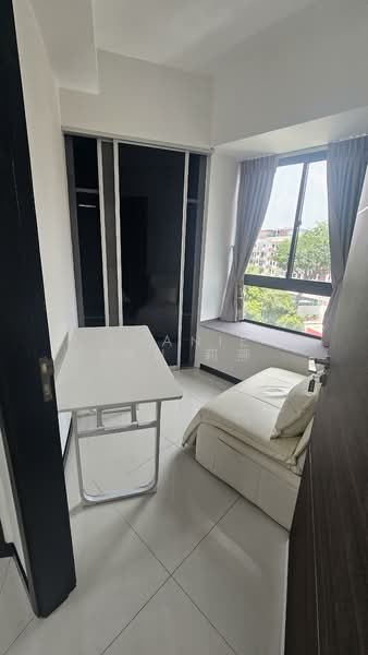 Viva Vista Apartment For Sale at S$ 988,000 | PropertyGuru Singapore - Bedroom