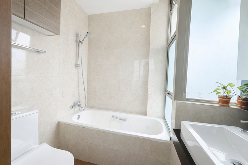 Suites Twenty Two, 25 Lorong G Telok Kurau, 3 Bedrooms, 1,076 sqft, Condominium For Rent, by Celeste Loh 羅婉之, 500072126 - Bathroom - PropertyGuru.com.sg