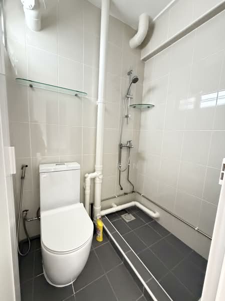 71 Bedok South Road, 71 Bedok South Road, 2 Bedrooms, 883 sqft, HDB Flat For Rent, by Kal Ong, 500072132 - Bathroom - PropertyGuru.com.sg