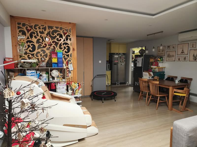 286D Toh Guan Road HDB Flat For Sale at S$ 888,000 | PropertyGuru Singapore - Living Room