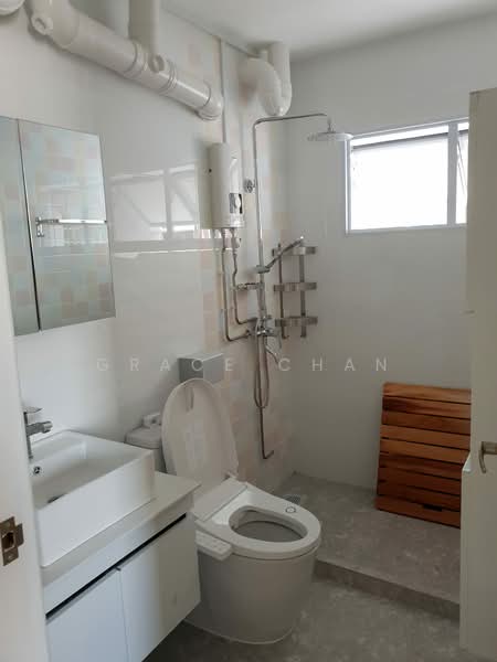 286D Toh Guan Road HDB Flat For Sale at S$ 888,000 | PropertyGuru Singapore - Bathroom