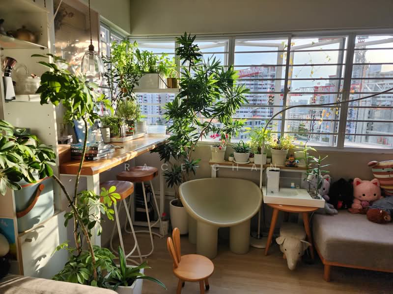 286D Toh Guan Road HDB Flat For Sale at S$ 888,000 | PropertyGuru Singapore - Living Room