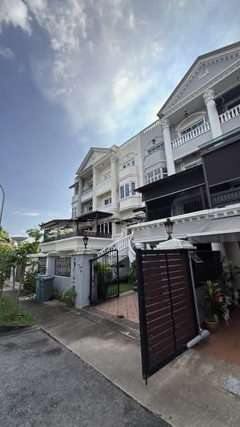 3 Storeys Beautiful Spacious House off Buikit Timah near International Schools, Binjai Park Terraced House For Sale at S$ 5,550,000 | PropertyGuru Singapore - Exterior