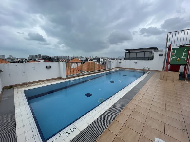 East Elegance Apartment For Sale at S$ 730,000 | PropertyGuru Singapore - Pool
