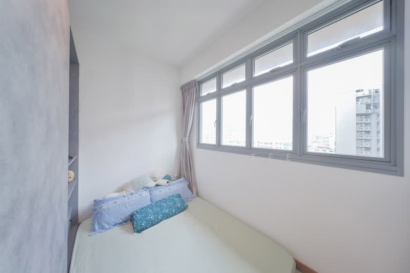 377A Hougang Street 32 HDB Flat For Sale at S$ 1,050,000 | PropertyGuru Singapore - Bedroom