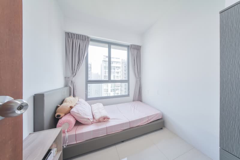 377A Hougang Street 32 HDB Flat For Sale at S$ 1,050,000 | PropertyGuru Singapore - Bedroom