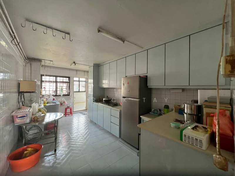117 Bedok North Road HDB Flat For Sale at S$ 500,000 | PropertyGuru Singapore - Kitchen