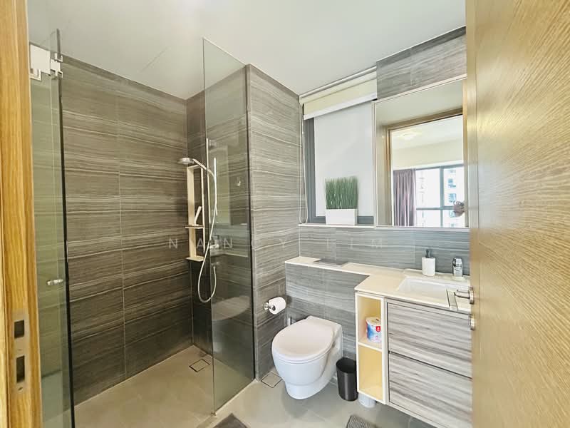 Coco Palms, 15 Pasir Ris Grove, 2 Bedrooms, 743 sqft, Condominium For Rent, by Nancy Lim, 500072192 - Master Bathroom - PropertyGuru.com.sg