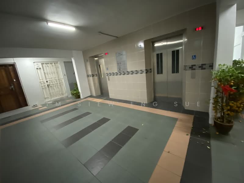 7 Lorong 7 Toa Payoh HDB Flat For Sale at S$ 1,000,000 | PropertyGuru Singapore - Lobby