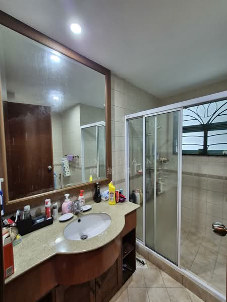 Sims Residences, 8 Lorong 39 Geylang, 3 Bedrooms, 1,184 sqft, Apartment For Rent, by Alex Tang 陳拁燐, 500072212 - Bathroom - PropertyGuru.com.sg