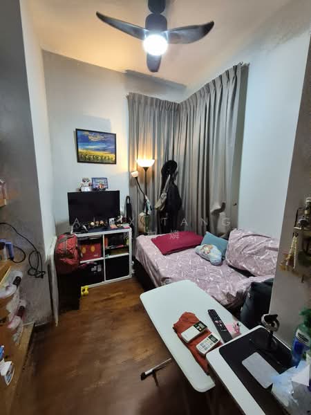 Sims Residences, 8 Lorong 39 Geylang, 3 Bedrooms, 1,184 sqft, Apartment For Rent, by Alex Tang 陳拁燐, 500072212 - Bedroom - PropertyGuru.com.sg