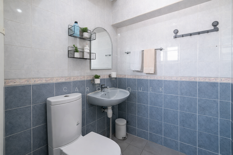 203E Compassvale Road HDB Flat For Sale at S$ 625,000 | PropertyGuru Singapore - Bathroom