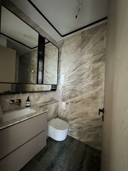 Perfect Ten, 323 Bukit Timah Road, 2 Bedrooms, 797 sqft, Condominium For Rent, by Bevelry Liew, 500072224 - Master Bathroom - PropertyGuru.com.sg