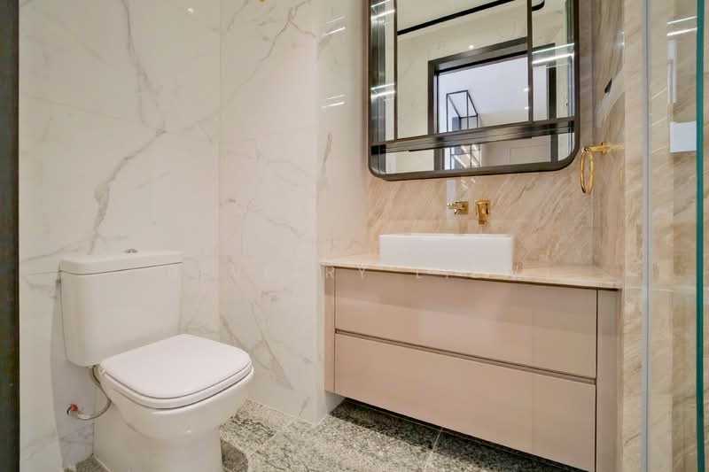 Perfect Ten, 323 Bukit Timah Road, 2 Bedrooms, 797 sqft, Condominium For Rent, by Bevelry Liew, 500072224 - Bathroom - PropertyGuru.com.sg