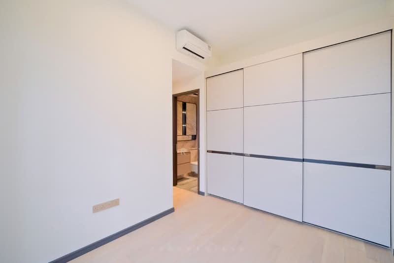 Perfect Ten, 323 Bukit Timah Road, 2 Bedrooms, 797 sqft, Condominium For Rent, by Bevelry Liew, 500072224 - Master bedroom - PropertyGuru.com.sg