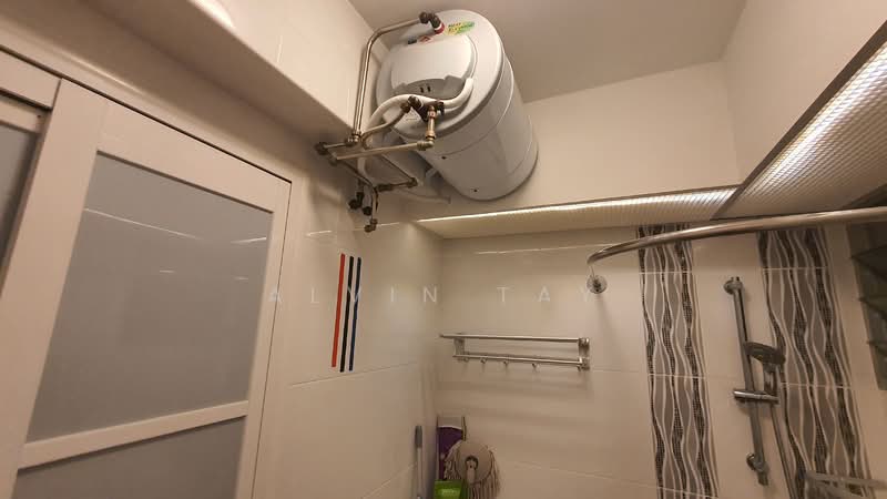 93B Telok Blangah Street 31 HDB Flat For Sale at S$ 1,029,000 | PropertyGuru Singapore - Common Toilet