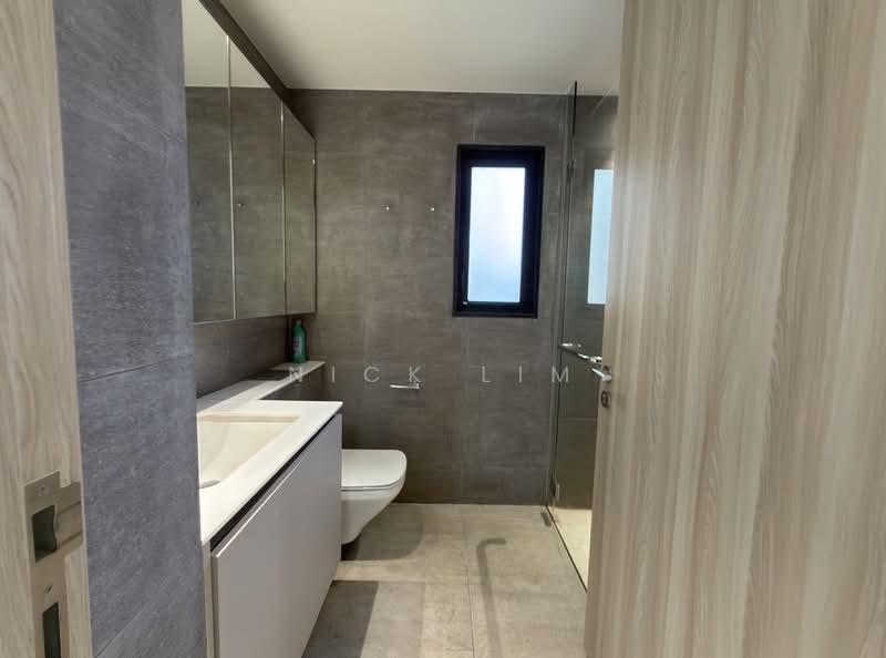 Sengkang Grand Residences, 74 Compassvale Bow, 3 Bedrooms, 936 sqft, Condominium For Sale, by Nick Lim, 500072244 - Bathroom - PropertyGuru.com.sg