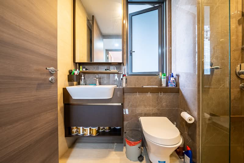 The Florence Residences Condominium For Sale at S$ 1,870,000 | PropertyGuru Singapore - Bathroom