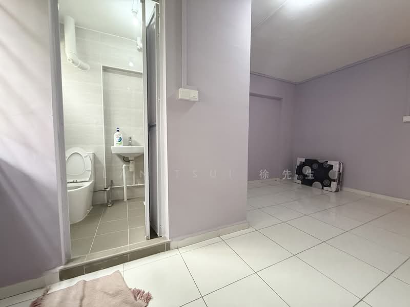 Lengkong Tiga HDB Flat For Sale at S$ 980,000 | PropertyGuru Singapore - Bathroom