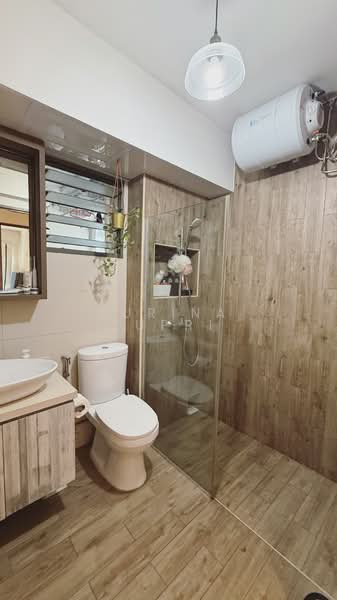 335C Anchorvale Crescent HDB Flat For Sale at S$ 750,000 | PropertyGuru Singapore - Bathroom