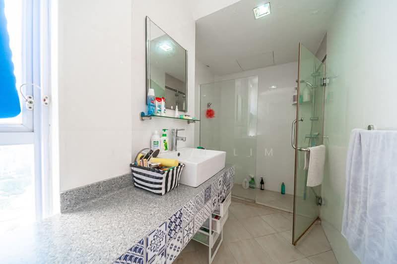 Peach Garden Apartment For Sale at S$ 5,280,000 | PropertyGuru Singapore - Bathroom