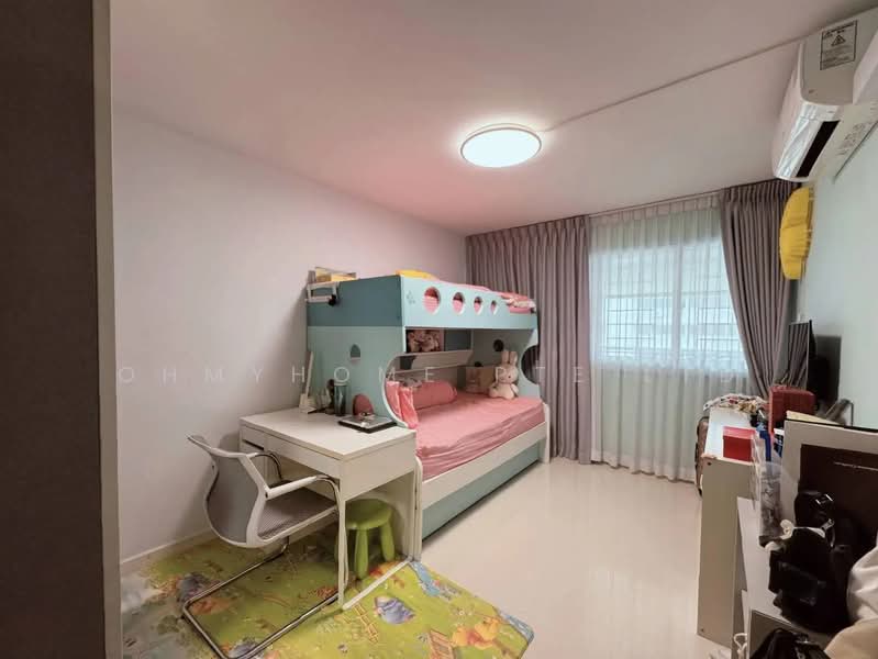 52 New Upper Changi Road HDB Flat For Sale at S$ 520,000 | PropertyGuru Singapore - Bedroom