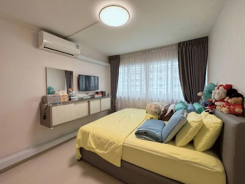 52 New Upper Changi Road HDB Flat For Sale at S$ 520,000 | PropertyGuru Singapore - Bedroom