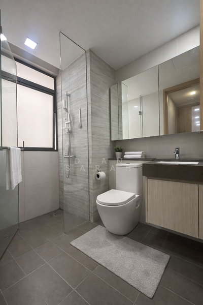 Hedges Park Condominium Condominium For Sale at S$ 1,250,000 | PropertyGuru Singapore - Master Bathroom