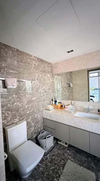 Starlight Suites, 11 River Valley Close, 4 Bedrooms, 3,757 sqft, Condominium For Rent, by Sharon Liu, 500072346 - Bathroom - PropertyGuru.com.sg