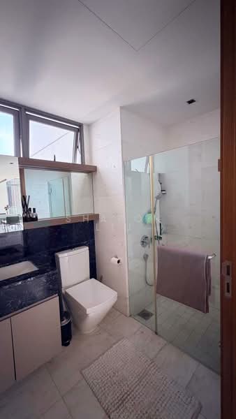 Starlight Suites, 11 River Valley Close, 4 Bedrooms, 3,757 sqft, Condominium For Rent, by Sharon Liu, 500072346 - Bathroom - PropertyGuru.com.sg
