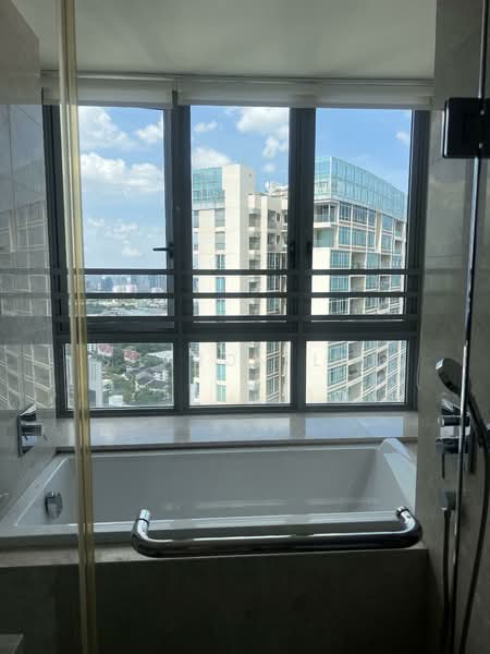 Starlight Suites, 11 River Valley Close, 4 Bedrooms, 3,757 sqft, Condominium For Rent, by Sharon Liu, 500072346 - Long bath - PropertyGuru.com.sg