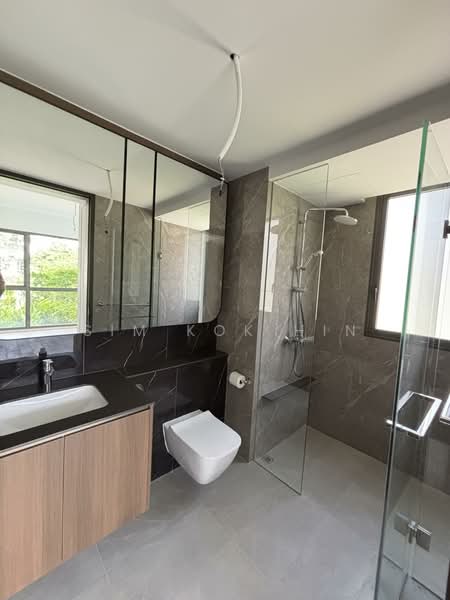 The Watergardens at Canberra, 37 Canberra Drive, 4 Bedrooms, 1,302 sqft, Condominium For Rent, by Sim Kok Hin, 500072348 - Bathroom - PropertyGuru.com.sg
