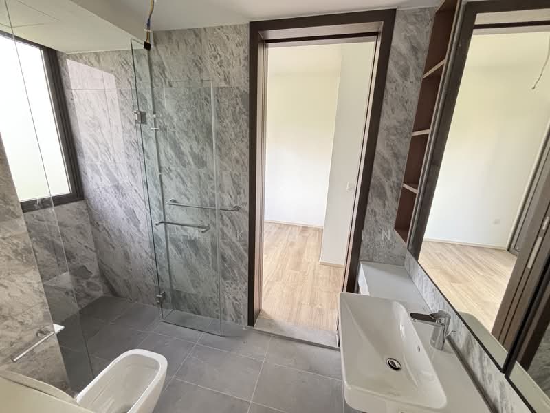 The Watergardens at Canberra, 37 Canberra Drive, 4 Bedrooms, 1,302 sqft, Condominium For Rent, by Sim Kok Hin, 500072348 - Bathroom - PropertyGuru.com.sg