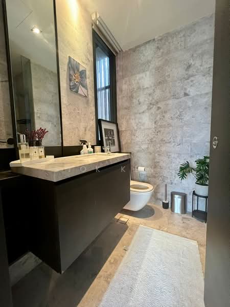 OUE Twin Peaks Condominium For Sale at S$ 2,550,000 | PropertyGuru Singapore - Bathroom