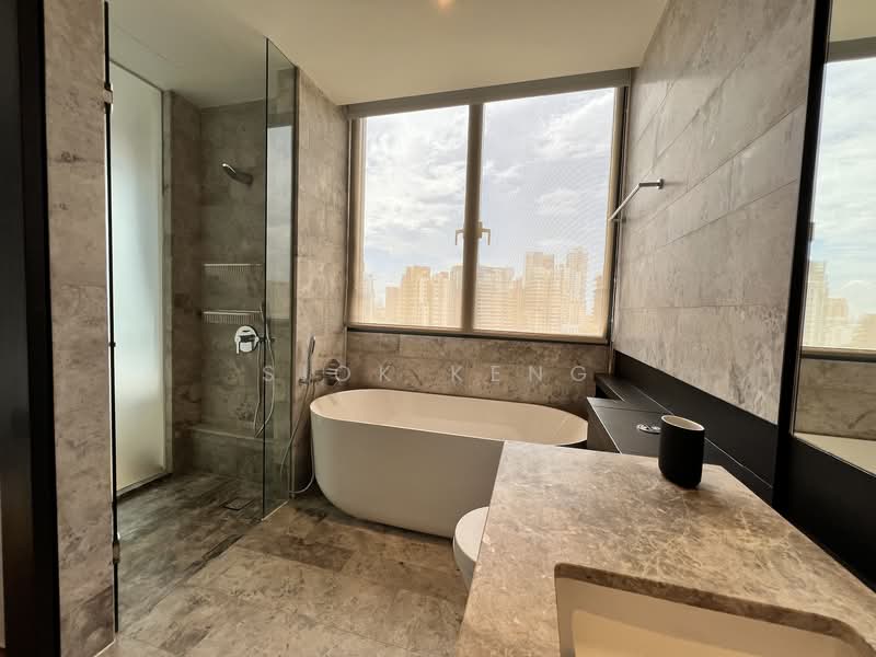 OUE Twin Peaks, 33 Leonie Hill Road, 2 Bedrooms, 1,055 sqft, Condominium For Sale, by Siok Keng, 500072354 - Bathroom - PropertyGuru.com.sg
