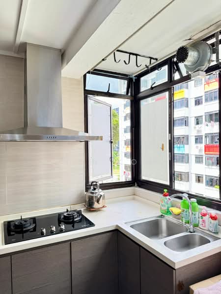 52 Circuit Road HDB Flat For Sale at S$ 369,000 | PropertyGuru Singapore - Kitchen